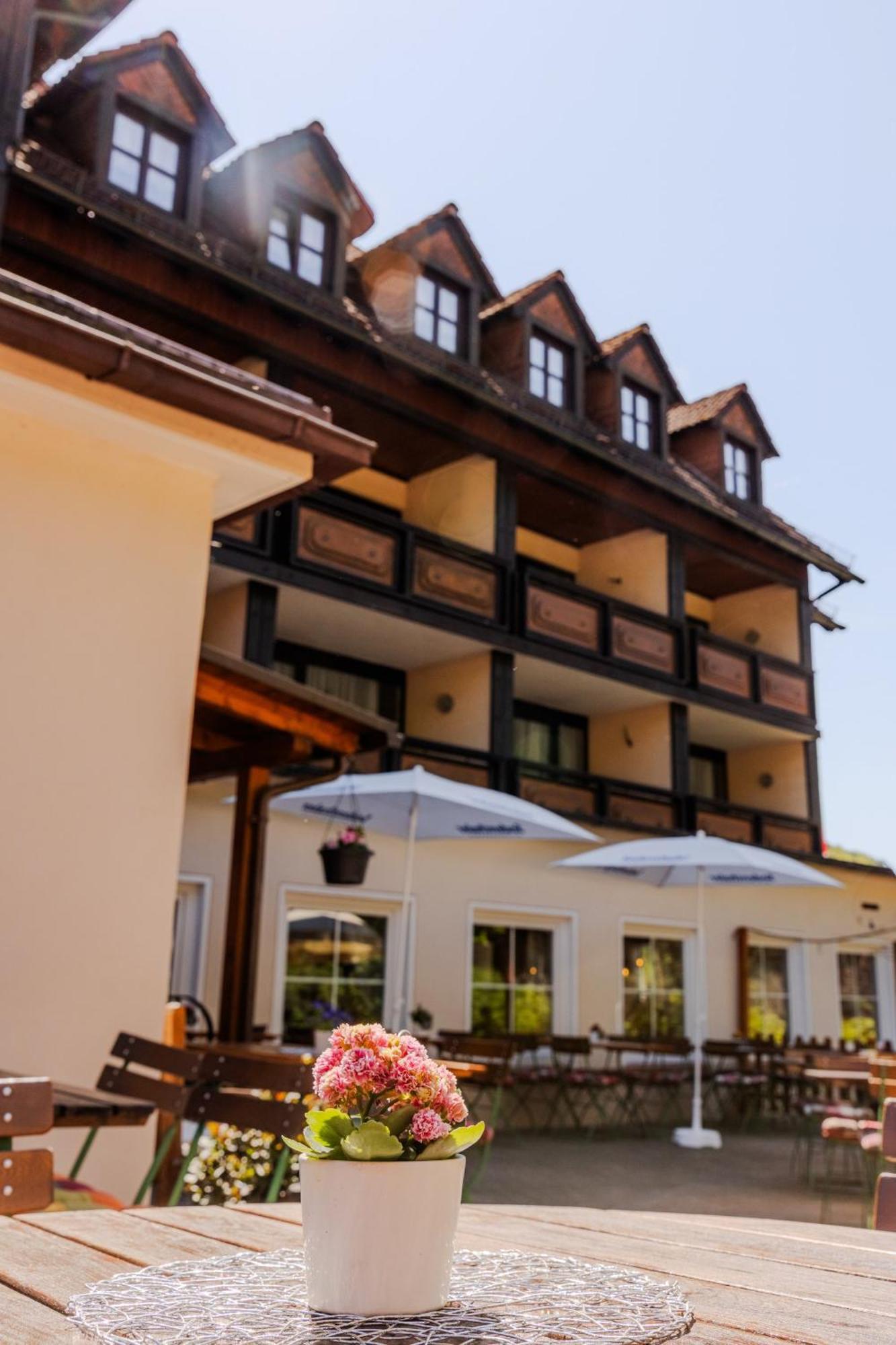 Landgasthof Zur Linde Heimbuchenthal Buitenkant foto