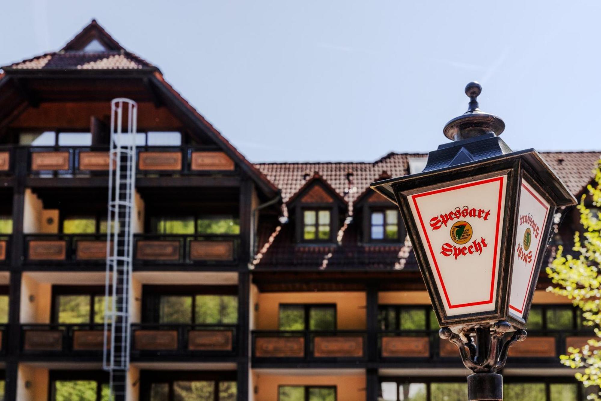 Landgasthof Zur Linde Heimbuchenthal Buitenkant foto