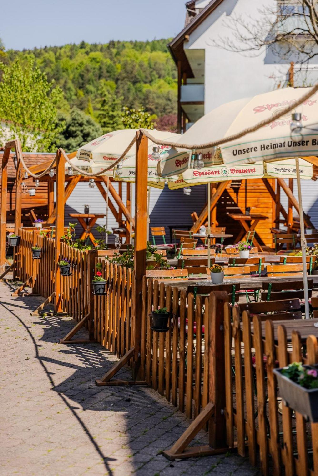 Landgasthof Zur Linde Heimbuchenthal Buitenkant foto