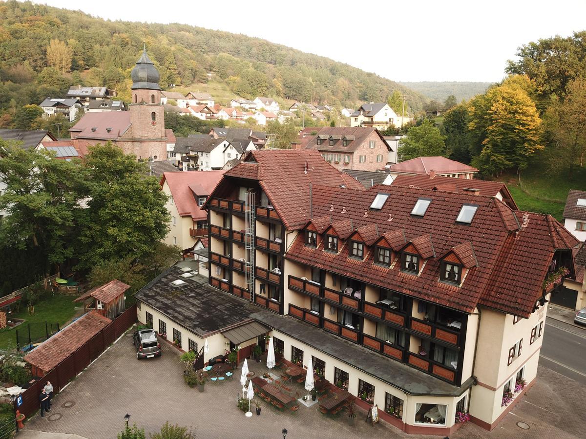 Landgasthof Zur Linde Hotel Heimbuchenthal Buitenkant foto