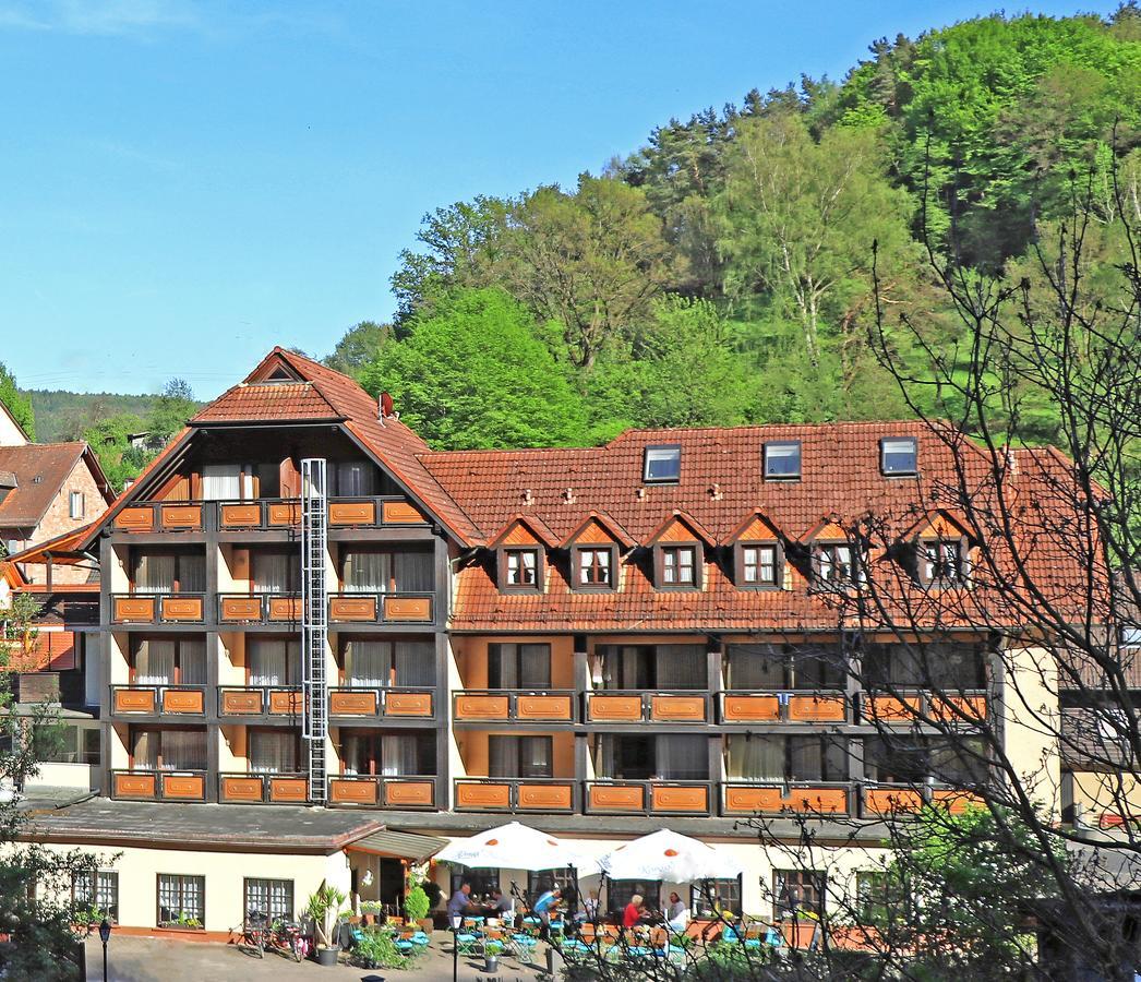 Landgasthof Zur Linde Heimbuchenthal Buitenkant foto